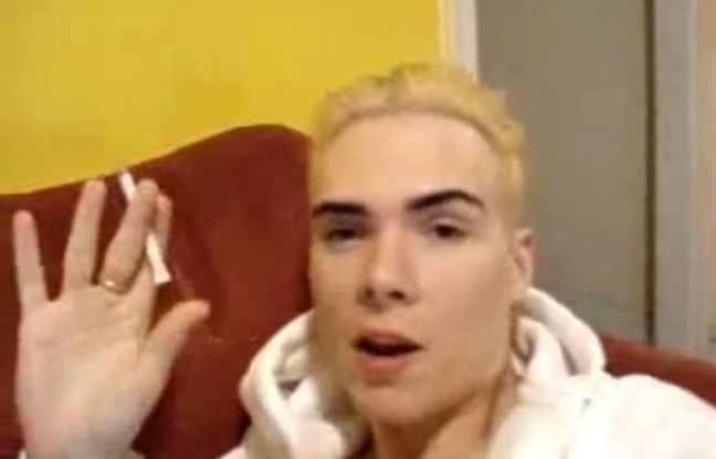 Capture d'écran d'une vidéo Youtube mise en ligne la veille de l'arrestation de Luka Rocco Magnotta, le 4 juin 2012. Capture d'écran d'une vidéo Youtube mise en ligne la veille de l'arrestation de Luka Rocco Magnotta, le 4 juin 2012.