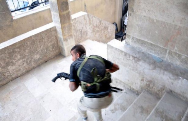Des tirs nourris et des explosions retentissent depuis mardi soir à Damas dans plusieurs quartiers hostiles au régime du président Bachar al-Assad, ont indiqué mercredi une journaliste de l'AFP et des militants. Des tirs nourris et des explosions retentissent depuis mardi soir à Damas dans plusieurs quartiers hostiles au régime du président Bachar al-Assad, ont indiqué mercredi une journaliste de l'AFP et des militants.