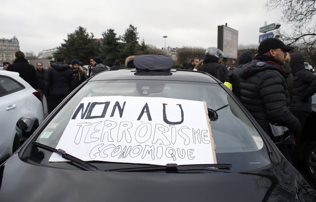 Manifestation des taxis, le 26 janvier 2016 contre la concurrence des VTC.AFP PHOTO / THOMAS SAMSON Manifestation des taxis, le 26 janvier 2016 contre la concurrence des VTC.AFP PHOTO / THOMAS SAMSON