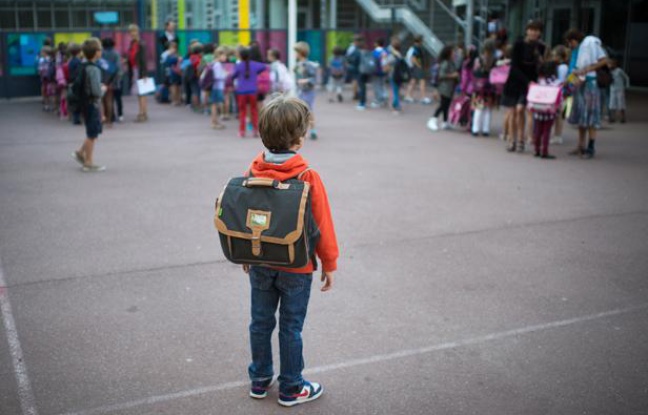 Un élève à l'école primaire à Paris le 3 septembre 2013 à Paris. Un élève à l'école primaire à Paris le 3 septembre 2013 à Paris.