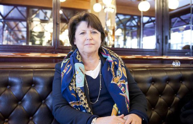 Martine Aubry, dans la brasserie Terminus Nord, à Paris, le 15 avril 2012. Martine Aubry, dans la brasserie Terminus Nord, à Paris, le 15 avril 2012.