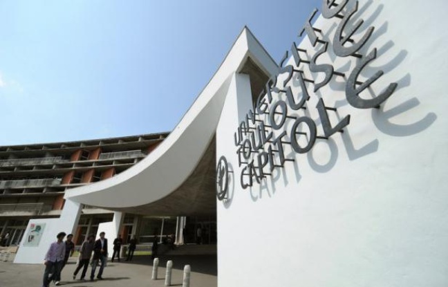 Trente universités pratiquent des tarifs illégaux pour leurs diplômes, dont six dans des proportions importantes, a annoncé mardi le syndicat étudiant Unef qui relève "une nette amélioration" des pratiques. Trente universités pratiquent des tarifs illégaux pour leurs diplômes, dont six dans des proportions importantes, a annoncé mardi le syndicat étudiant Unef qui relève "une nette amélioration" des pratiques.