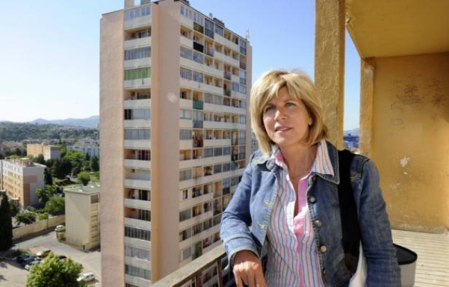 Le Conseil constitutionnel a annoncé vendredi le rejet de 26 des 102 requêtes en annulation qui lui ont été soumises pour le scrutin législatif des 10 et 17 juin, confirmant notamment l'élection de la socialiste Sylvie Andrieux dans les Bouches-du-Rhône, contestée par le FN. Le Conseil constitutionnel a annoncé vendredi le rejet de 26 des 102 requêtes en annulation qui lui ont été soumises pour le scrutin législatif des 10 et 17 juin, confirmant notamment l'élection de la socialiste Sylvie Andrieux dans les Bouches-du-Rhône, contestée par le FN.
