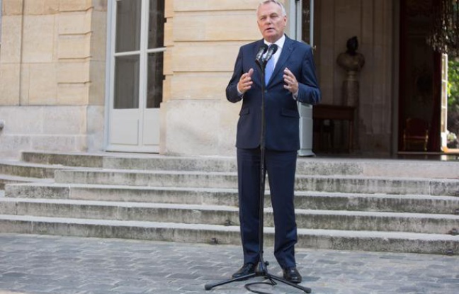 Le Premier ministre Jean-Marc Ayrault, le 17 juillet 2013 à Matignon. Le Premier ministre Jean-Marc Ayrault, le 17 juillet 2013 à Matignon.