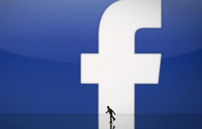 Deux semaines après l'entrée en Bourse la plus attendue de l'année et la plus importante jamais connue dans l'internet, l'action du géant des réseaux sociaux Facebook n'en finit pas de plonger. Au point où les investisseurs se demandent où s'arrêtera la chute. Deux semaines après l'entrée en Bourse la plus attendue de l'année et la plus importante jamais connue dans l'internet, l'action du géant des réseaux sociaux Facebook n'en finit pas de plonger. Au point où les investisseurs se demandent où s'arrêtera la chute.