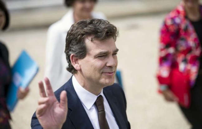 Le géant américain du commerce en ligne Amazon a "fait le choix de la Bourgogne" pour implanter une plateforme logistique qui créerait un millier d'emplois, mais hésite encore entre Beaune et Chalon-sur-Saône, a confirmé vendredi le ministre du Redressement productif, Arnaud Montebourg. Le géant américain du commerce en ligne Amazon a "fait le choix de la Bourgogne" pour implanter une plateforme logistique qui créerait un millier d'emplois, mais hésite encore entre Beaune et Chalon-sur-Saône, a confirmé vendredi le ministre du Redressement productif, Arnaud Montebourg.