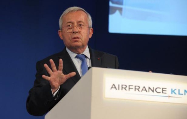 L'Etat, actionnaire minoritaire d'Air France-KLM, s'élève farouchement contre la prime de non-concurrence de 400.000 euros versée à l'ex-directeur général du groupe aérien, mais son veto, qui doit être officialisé jeudi, n'obligera pas l'intéressé à rembourser. L'Etat, actionnaire minoritaire d'Air France-KLM, s'élève farouchement contre la prime de non-concurrence de 400.000 euros versée à l'ex-directeur général du groupe aérien, mais son veto, qui doit être officialisé jeudi, n'obligera pas l'intéressé à rembourser.