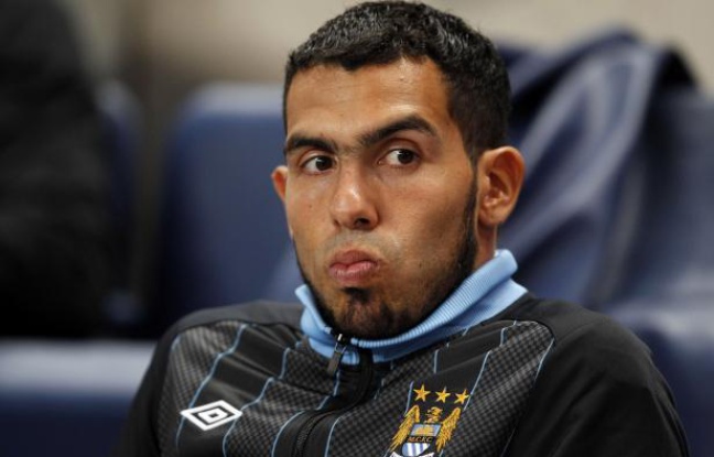 L'attaquant de Manchester City, Carlos Tevez, lors d'un match de Ligue des champions contre Naples, le 14 septembre 2011 à Manchester. L'attaquant de Manchester City, Carlos Tevez, lors d'un match de Ligue des champions contre Naples, le 14 septembre 2011 à Manchester.