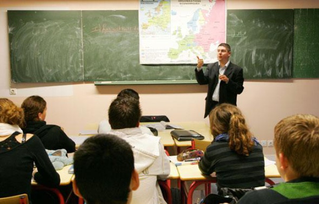 Un cours de géographie dans une classe de terminale S du lycée Jeanne D'arc à Bayeux
Un cours de géographie dans une classe de terminale S du lycée Jeanne D'arc à Bayeux