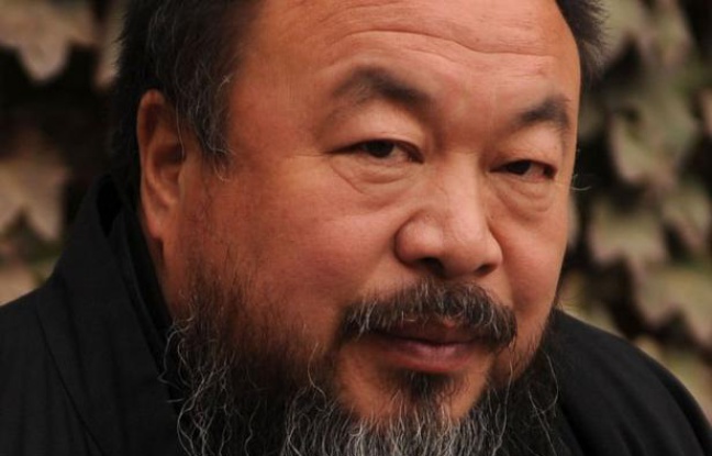 Des partisans de l'artiste chinois Ai Weiwei, qui fait l'objet d'une enquête pour "pornographie", ont choisi de manifester leur solidarité avec le célèbre dissident en posant eux-mêmes nus sur internet. Des partisans de l'artiste chinois Ai Weiwei, qui fait l'objet d'une enquête pour "pornographie", ont choisi de manifester leur solidarité avec le célèbre dissident en posant eux-mêmes nus sur internet.