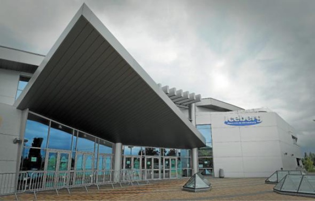 Inaugurée en décembre 2005 à Cronenbourg, la patinoire a coûté 21 millions d'euros à la CUS. Inaugurée en décembre 2005 à Cronenbourg, la patinoire a coûté 21 millions d'euros à la CUS.