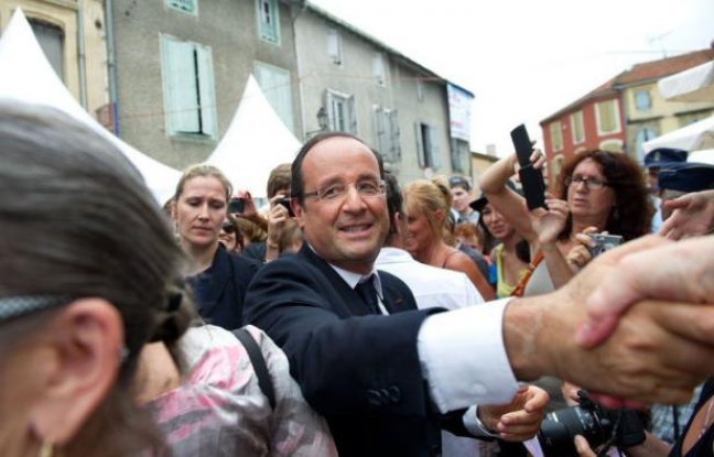 François Hollande a lancé un appel à une intervention rapide du Conseil de sécurité de l'ONU pour éviter de nouveaux massacres en Syrie, samedi lors d'une visite dans le Gers, où il a passé la journée entre défense du foie gras français et concert au festival de jazz de Marciac. François Hollande a lancé un appel à une intervention rapide du Conseil de sécurité de l'ONU pour éviter de nouveaux massacres en Syrie, samedi lors d'une visite dans le Gers, où il a passé la journée entre défense du foie gras français et concert au festival de jazz de Marciac.