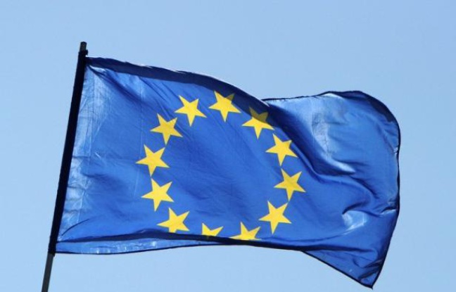 La zone euro va mettre en forme jeudi le plan d'aide aux banques espagnoles, que Madrid devrait réclamer "dans les jours qui viennent" et discuter des ajustements possibles du programme de réformes exigé de la Grèce au moment où le pays se dote d'un nouveau gouvernement. La zone euro va mettre en forme jeudi le plan d'aide aux banques espagnoles, que Madrid devrait réclamer "dans les jours qui viennent" et discuter des ajustements possibles du programme de réformes exigé de la Grèce au moment où le pays se dote d'un nouveau gouvernement.