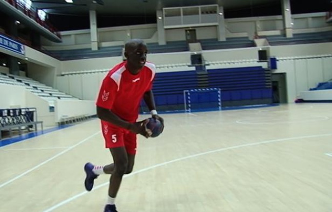 Friday Sport: Une roucoulette dans ta face avec Kévynn Nyokas du paris Handball. Friday Sport: Une roucoulette dans ta face avec Kévynn Nyokas du paris Handball.