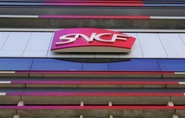 La SNCF a présenté vendredi une série de mesures visant à renforcer la sécurité dans ses trains, alors que les agressions envers les voyageurs sont en léger recul mais celles contre les agents de la compagnie en nette augmentation. La SNCF a présenté vendredi une série de mesures visant à renforcer la sécurité dans ses trains, alors que les agressions envers les voyageurs sont en léger recul mais celles contre les agents de la compagnie en nette augmentation.