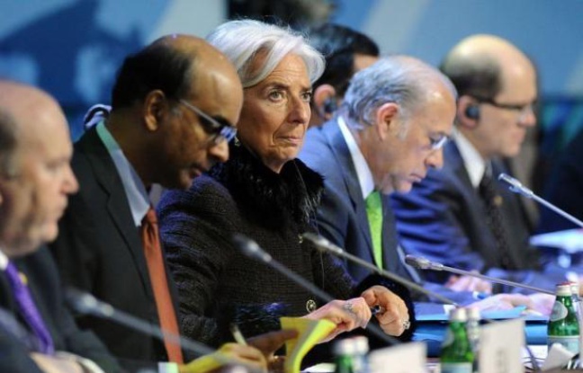 Les taux de changes ne doivent pas servir à doper la compétitivité des Etats, mais la politique monétaire doit "continuer à soutenir la reprise économique", déclarent samedi les pays riches et émergents du G20 dans le communiqué final de leur réunion de Moscou. Les taux de changes ne doivent pas servir à doper la compétitivité des Etats, mais la politique monétaire doit "continuer à soutenir la reprise économique", déclarent samedi les pays riches et émergents du G20 dans le communiqué final de leur réunion de Moscou.