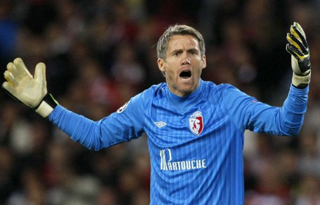 Mickaël Landreau pendant Lille-Bate Borisov, le 19 septembre 2012 au Grand Stade du Losc. Mickaël Landreau pendant Lille-Bate Borisov, le 19 septembre 2012 au Grand Stade du Losc.