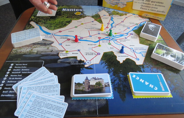 Le jeu de plateau se joue en équipe et avec un dé. La partie débute sur la case correspondant à la commune de son choix. Le jeu de plateau se joue en équipe et avec un dé. La partie débute sur la case correspondant à la commune de son choix.