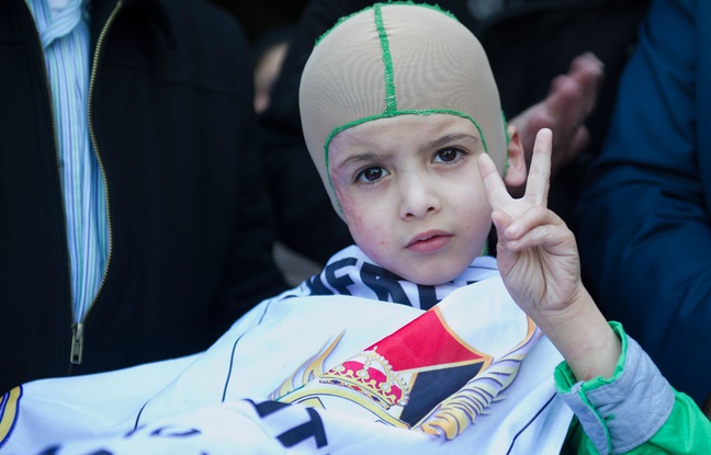 Ahmed Dawabcheh, le garçon palestinien rescapé d'une attaque d'extrémistes israéliens le 16 mars 2016. Ahmed Dawabcheh, le garçon palestinien rescapé d'une attaque d'extrémistes israéliens le 16 mars 2016.
