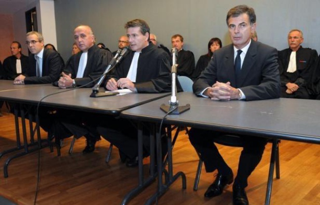 Un des trois hommes interpellés mercredi dans le cadre de l'enquête sur le meurtre de l'avocate tuée fin novembre à Marseille, a été déféré devant la justice vendredi matin, a annoncé le procureur de la République de Marseille, Jacques Dallest. Un des trois hommes interpellés mercredi dans le cadre de l'enquête sur le meurtre de l'avocate tuée fin novembre à Marseille, a été déféré devant la justice vendredi matin, a annoncé le procureur de la République de Marseille, Jacques Dallest.