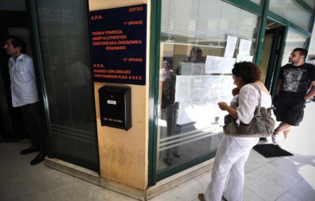 Le taux de chômage en Grèce a continué d'empirer en avril, frappant 22,5% de la population active contre 21,9% en mars, les jeunes restant les plus touchés, a annoncé jeudi l'Autorité des statistiques grecques. Le taux de chômage en Grèce a continué d'empirer en avril, frappant 22,5% de la population active contre 21,9% en mars, les jeunes restant les plus touchés, a annoncé jeudi l'Autorité des statistiques grecques.