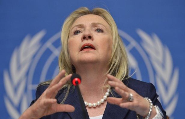 La secrétaire d'Etat américaine Hillary Clinton se rend jeudi à Paris pour assister vendredi à une réunion internationale sur la Syrie censée discuter du sort du président Bachar al-Assad, une conférence boycottée par la Russie et la Chine. La secrétaire d'Etat américaine Hillary Clinton se rend jeudi à Paris pour assister vendredi à une réunion internationale sur la Syrie censée discuter du sort du président Bachar al-Assad, une conférence boycottée par la Russie et la Chine.