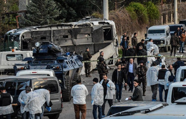 Turquie: Au moins sept policiers tués dans un attentat à la voiture piégée à Diyarbakir. dans Gouvernance Mondiale 648x415_membres-forces-speciales-turques-lieux-attentat-voiture-piegee-perpetre-31-mars-2016-diyarbakir