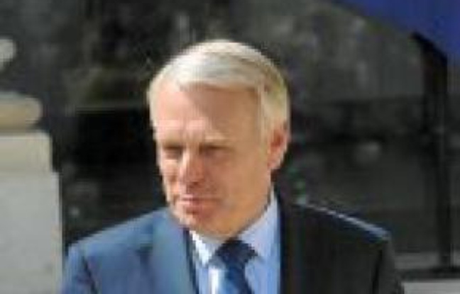 Jean-Marc Ayrault, Premier ministre. Jean-Marc Ayrault, Premier ministre.