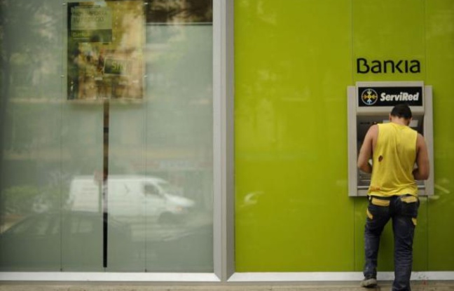 La maison-mère de Bankia, Banco Financiero y de Ahorro (BFA), a annoncé lundi des pertes consolidées de 3,318 milliards d'euros en 2011, dans un communiqué adressé aux autorités boursières espagnoles. La maison-mère de Bankia, Banco Financiero y de Ahorro (BFA), a annoncé lundi des pertes consolidées de 3,318 milliards d'euros en 2011, dans un communiqué adressé aux autorités boursières espagnoles.