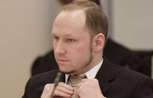 Anders Breivik au deuxième jour de son procès au tribunal d'Oslo, le 17 avril 2012. Anders Breivik au deuxième jour de son procès au tribunal d'Oslo, le 17 avril 2012.