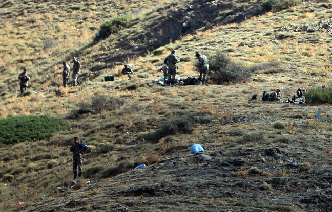 Algerian army troops carry out search operations in the mountainous eastern Tizi Ouzou region in a desperate bid to find French hiker Herve Gourdel who was kidnapped by militants linked to the Islamic State group who have threatened to execute him on September 23, 2014 near the village of Ait Ouaban, 80 km south of Tizi Ouzou. Paris vowed it would not negotiate with jihadists, as the local army raced against time to find him before his threatened execution. AFP PHOTO / FAROUK BATICHE Algerian army troops carry out search operations in the mountainous eastern Tizi Ouzou region in a desperate bid to find French hiker Herve Gourdel who was kidnapped by militants linked to the Islamic State group who have threatened to execute him on September 23, 2014 near the village of Ait Ouaban, 80 km south of Tizi Ouzou. Paris vowed it would not negotiate with jihadists, as the local army raced against time to find him before his threatened execution. AFP PHOTO / FAROUK BATICHE