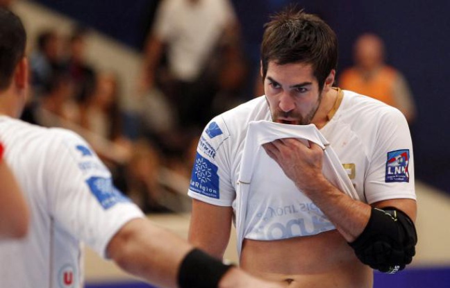 Le handballeur de Montpellier, Nikola Karabatic, lors d'un match contre le Paris handball, le 30 septembre 2012 à Paris. Le handballeur de Montpellier, Nikola Karabatic, lors d'un match contre le Paris handball, le 30 septembre 2012 à Paris.