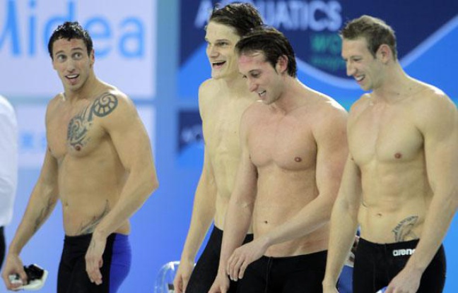 Le relais français du 4x100m (de gauche à droite, Frédérick Bousquet, Yannick Agnel, Fabien Gilot et Alain Bernard), le 15 décembre 2010 à Dubai. Le relais français du 4x100m (de gauche à droite, Frédérick Bousquet, Yannick Agnel, Fabien Gilot et Alain Bernard), le 15 décembre 2010 à Dubai.