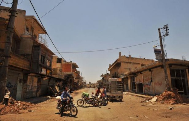 Plus de 300 personnes, en majorité des civils, ont péri jeudi dans la répression et les combats qui font rage à travers la Syrie, le bilan le plus lourd en 16 mois de révolte, selon un décompte de l'Observatoire syrien des droits de l'Homme (OSDH) publié vendredi. Plus de 300 personnes, en majorité des civils, ont péri jeudi dans la répression et les combats qui font rage à travers la Syrie, le bilan le plus lourd en 16 mois de révolte, selon un décompte de l'Observatoire syrien des droits de l'Homme (OSDH) publié vendredi.