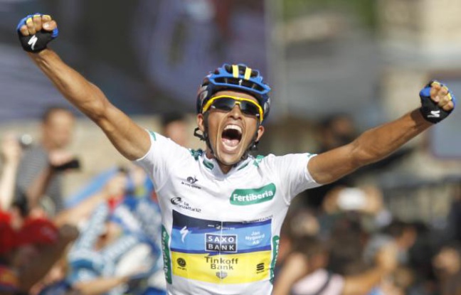 Le coureur espagnol de l'équipe Saxo Bank, Alberto Contador, lors de sa victoire sur la 17e étape de la Vuelta, le 5 septembre 2012. Le coureur espagnol de l'équipe Saxo Bank, Alberto Contador, lors de sa victoire sur la 17e étape de la Vuelta, le 5 septembre 2012.