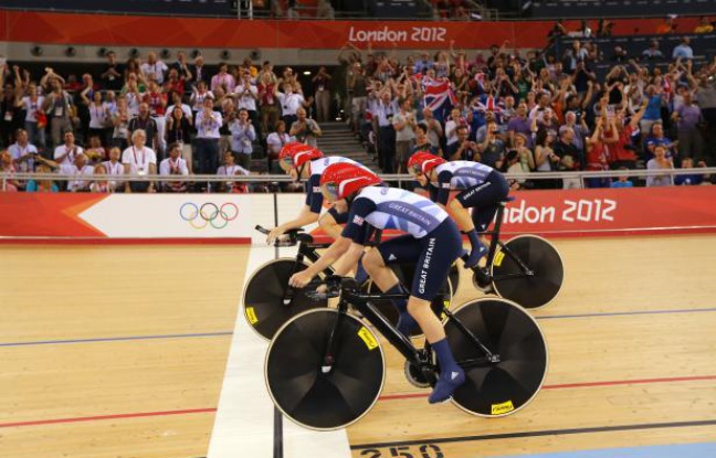 Les poursuiteuses de l'équipe britannique de cyclisme sur piste, lors de l'épreuve des Jeux olympiques de Londres, le 4 août 2012. Les poursuiteuses de l'équipe britannique de cyclisme sur piste, lors de l'épreuve des Jeux olympiques de Londres, le 4 août 2012.