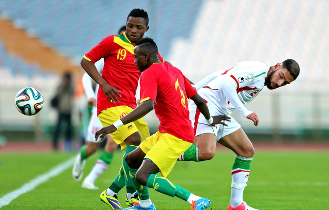 Alhassane Bangoura, à gauche, lors d'un match avec la Guinée en mars 2014. Alhassane Bangoura, à gauche, lors d'un match avec la Guinée en mars 2014.