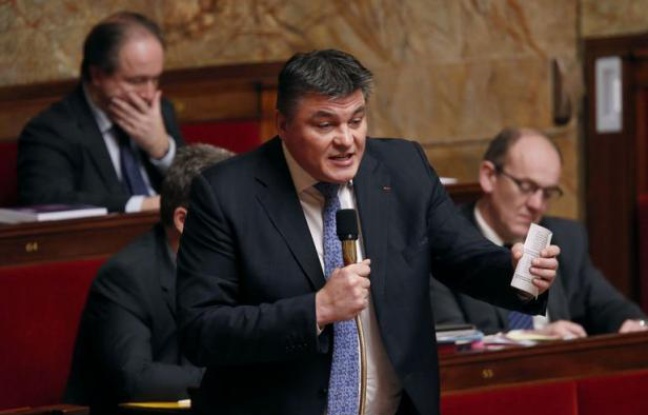 La ministre de la Justice, Christiane Taubira, et le député UMP David Douillet ont eu une vive passe d'armes jeudi à l'Asemblée, au neuvième jour du débat sur le mariage homosexuel, lorsque la garde des Sceaux a rappelé les écrits de l'ancien judoka revendiquant sa misogynie. La ministre de la Justice, Christiane Taubira, et le député UMP David Douillet ont eu une vive passe d'armes jeudi à l'Asemblée, au neuvième jour du débat sur le mariage homosexuel, lorsque la garde des Sceaux a rappelé les écrits de l'ancien judoka revendiquant sa misogynie.