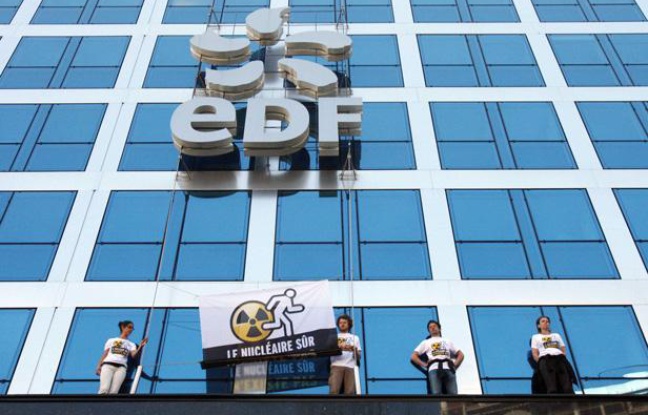 Le 21 avril 2011, des militants de Greenpeace ont escaladé l'immeuble du siège d'EDF a Paris, pour y accrocher une banderole anti-nucléaire. Le 21 avril 2011, des militants de Greenpeace ont escaladé l'immeuble du siège d'EDF a Paris, pour y accrocher une banderole anti-nucléaire.