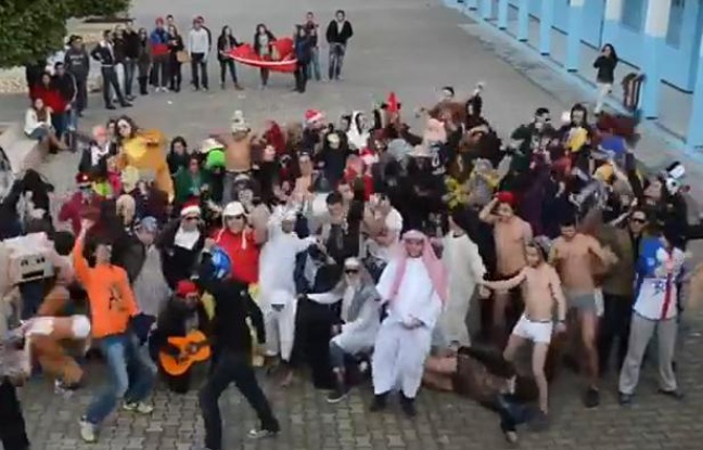 Capture de la vidéo Harlem Shake, enregistrée par des lycéens tunisiens, le 23 février 2013 Capture de la vidéo Harlem Shake, enregistrée par des lycéens tunisiens, le 23 février 2013