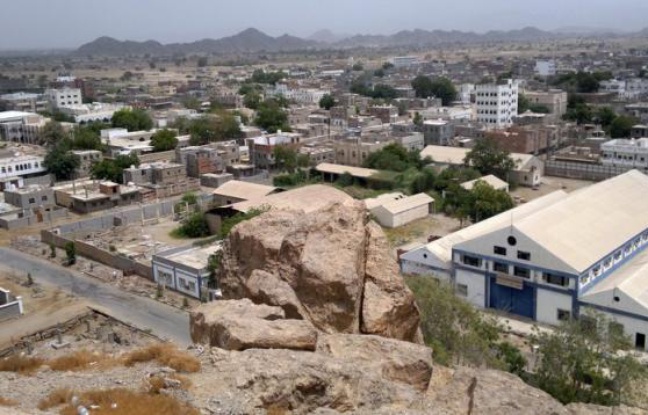 Un attentat suicide a ensanglanté la ville de Jaar quelques jours après une attaque contre l'armée, faisant craindre un retour d'Al-Qaïda dans les centres urbains du sud du Yémen où un déploiement des forces de sécurité se fait attendre. Un attentat suicide a ensanglanté la ville de Jaar quelques jours après une attaque contre l'armée, faisant craindre un retour d'Al-Qaïda dans les centres urbains du sud du Yémen où un déploiement des forces de sécurité se fait attendre.