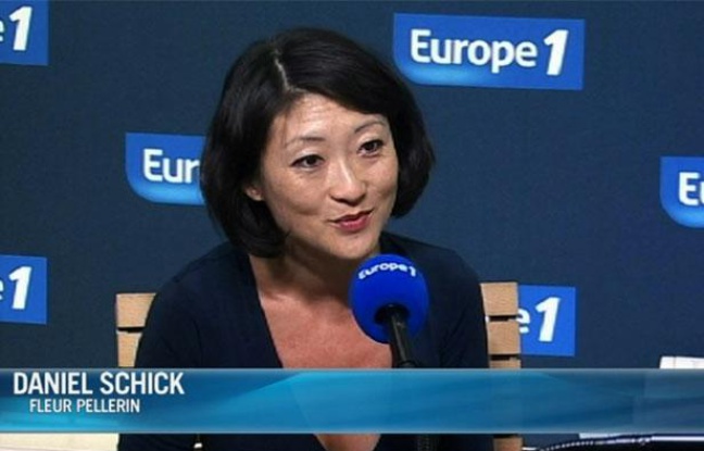 Fleur Pellerin interrogée sur Europe 1 par Daniel Schick, le 23 juillet 2012. Fleur Pellerin interrogée sur Europe 1 par Daniel Schick, le 23 juillet 2012.