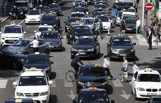 Illustration de manifestations de taxis à Lyon. AFP /PHILIPPE DESMAZES Illustration de manifestations de taxis à Lyon. AFP /PHILIPPE DESMAZES