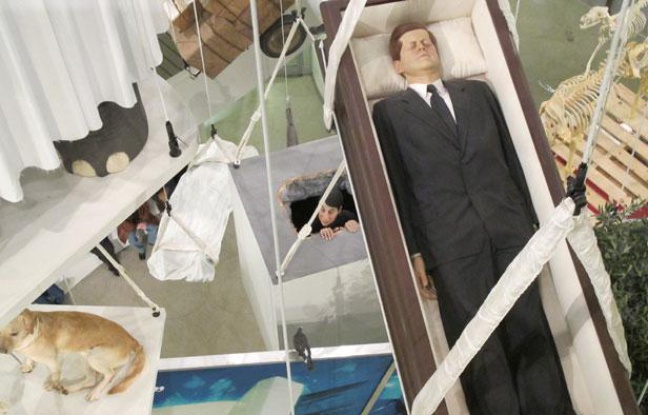 L'un des oeuvres exposées au Guggenheim de New York lors de la dernière exhibition de Maurizio Cattelan, en janvier 2012. L'un des oeuvres exposées au Guggenheim de New York lors de la dernière exhibition de Maurizio Cattelan, en janvier 2012.