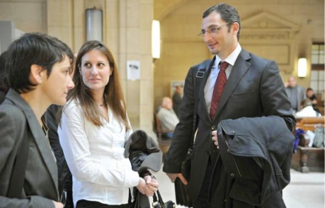 Marc Simeoni est, entre autres, accusé d'avoir prêté son appartement à Yvan Colonna. Marc Simeoni est, entre autres, accusé d'avoir prêté son appartement à Yvan Colonna.