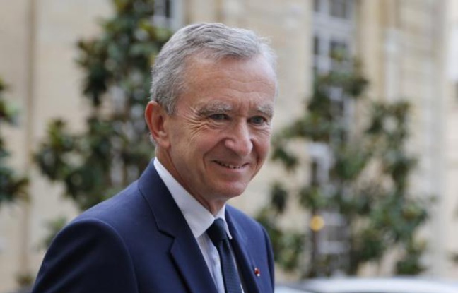 Bernard Arnault, le patron de l'empire du luxe LVMH, a démenti samedi vouloir s'exiler fiscalement en Belgique, tout en confirmant dans un communiqué avoir "sollicité la double nationalité franco-belge" pour développer ses investissements dans le pays. Bernard Arnault, le patron de l'empire du luxe LVMH, a démenti samedi vouloir s'exiler fiscalement en Belgique, tout en confirmant dans un communiqué avoir "sollicité la double nationalité franco-belge" pour développer ses investissements dans le pays.