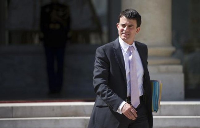 Le ministre de l'Intérieur, Manuel Valls, a rencontré vendredi matin le Défenseur des droits, Dominique Baudis, pour évoquer une réforme de la procédure des contrôles d'identité, jugés "nécessaires" mais à réévaluer pour "ne plus être perçus comme abusifs", selon la place Beauvau. Le ministre de l'Intérieur, Manuel Valls, a rencontré vendredi matin le Défenseur des droits, Dominique Baudis, pour évoquer une réforme de la procédure des contrôles d'identité, jugés "nécessaires" mais à réévaluer pour "ne plus être perçus comme abusifs", selon la place Beauvau.