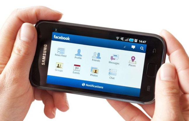 L'application Facebook Mobile sur un smartphone fonctionnant sous Android. L'application Facebook Mobile sur un smartphone fonctionnant sous Android.