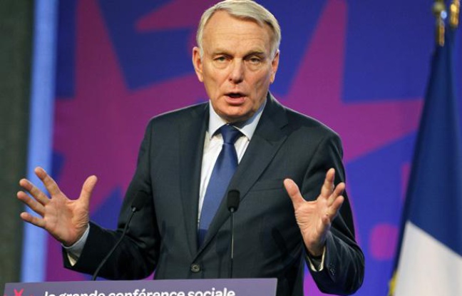 Jean-Marc Ayrault dévoile la feuille de route sociale du quinquennat le 10 juillet 2012 à l'issue de la grande conférence sociale. Jean-Marc Ayrault dévoile la feuille de route sociale du quinquennat le 10 juillet 2012 à l'issue de la grande conférence sociale.