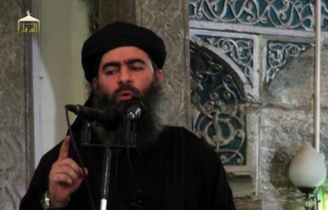 Image issue d'une vidéo de propogande diffusée le 5 juillet 2014 sur al-Furqan Media du chef de l'EI Abou Bakr al-Baghdadi Image issue d'une vidéo de propogande diffusée le 5 juillet 2014 sur al-Furqan Media du chef de l'EI Abou Bakr al-Baghdadi